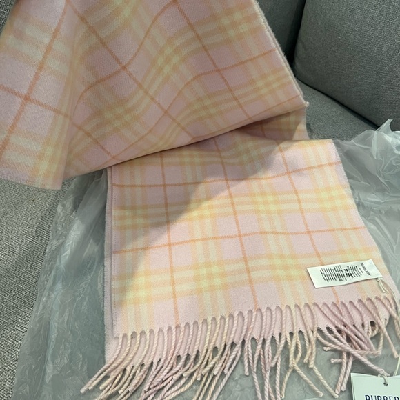 NEW Burberry 168X30 Pink Check To Solid Reversible Cashmere Scarf - Picture 13 of 16